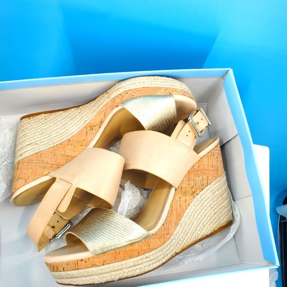 New Antonio Melani silver and tan wedge heels 11